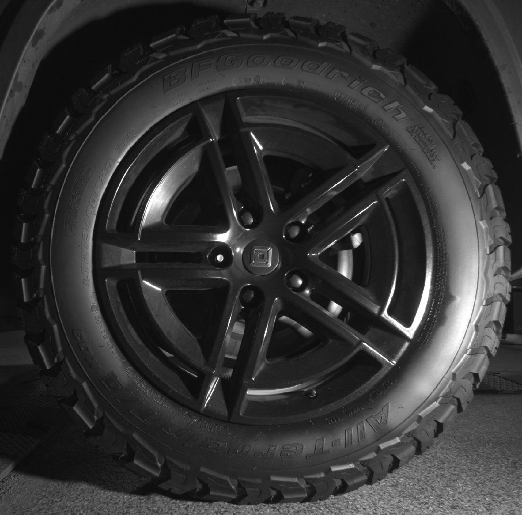 Used 2025 Rivian R1S Adventure Dual AWD/4WD image 12