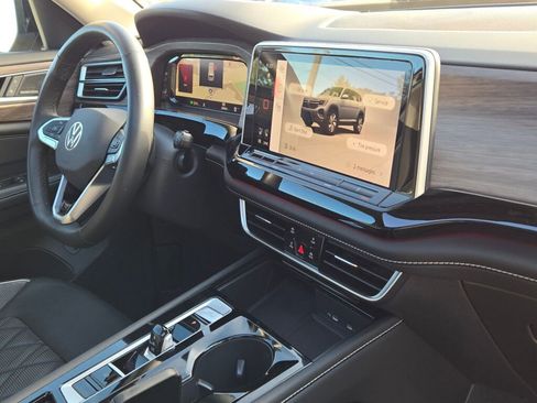 Used 2024 Volkswagen Atlas SEL Premium R-Line image 8