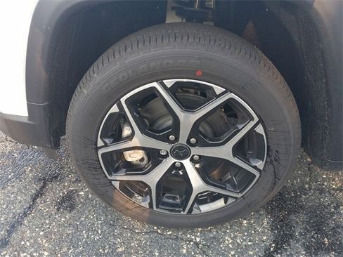 Used 2025 Jeep Compass Limited image 11