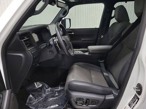 Used 2024 Lexus GX 550 w/ Cold Area Package image 12