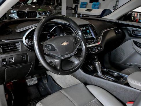 Used 2019 Chevrolet Impala LT FWD image 13