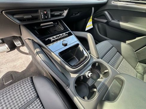 Used 2026 Porsche Cayenne Turbo image 27