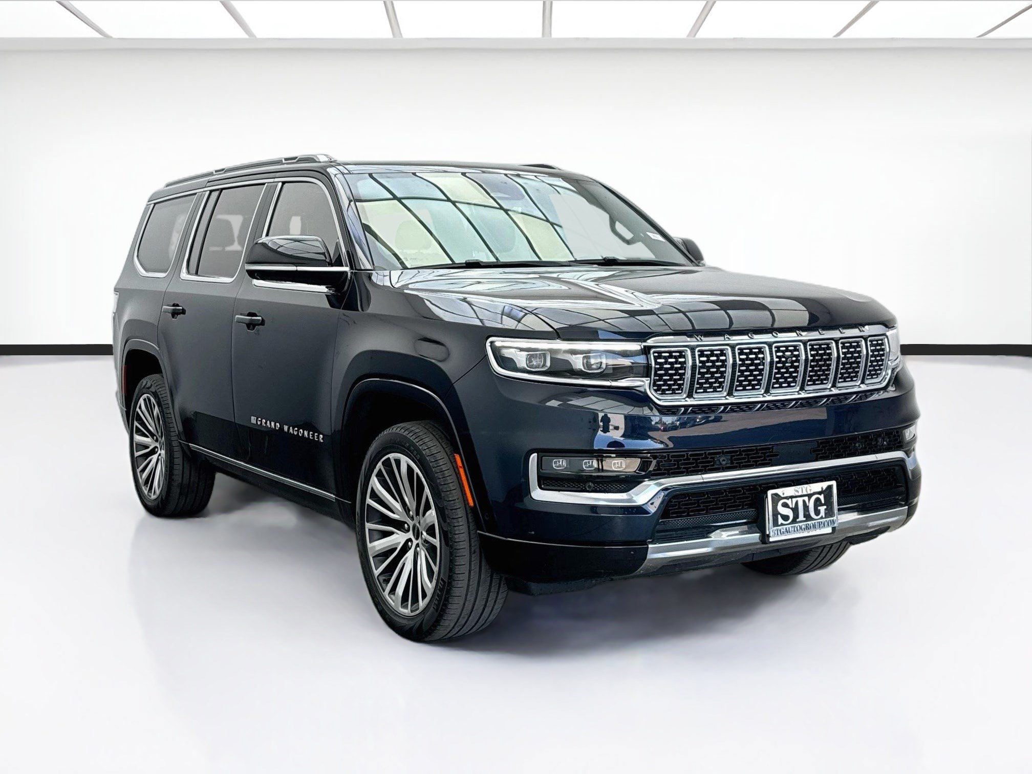 Used 2023 Jeep Grand Wagoneer Series III AWD/4WD image 3