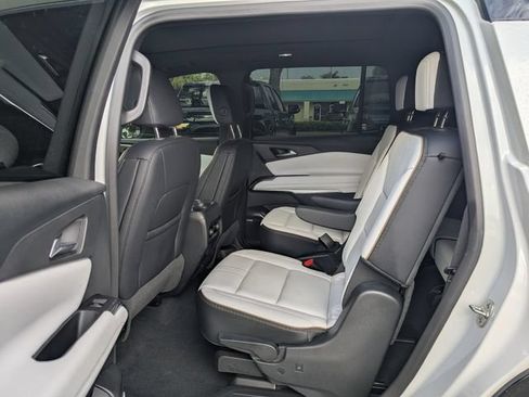 Used 2025 Chevrolet Traverse High Country FWD image 23