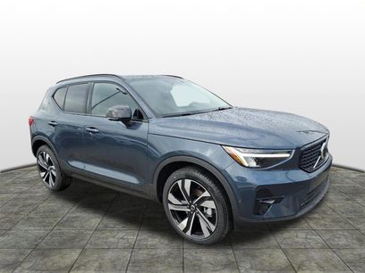 New 2026 Volvo XC40 B5 Plus w/ Protection Package Premier