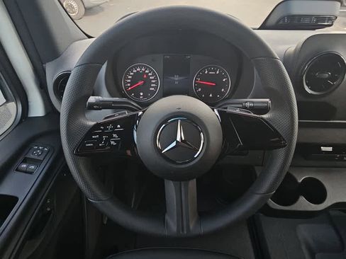 Used 2025 Mercedes-Benz Sprinter 2500 image 14