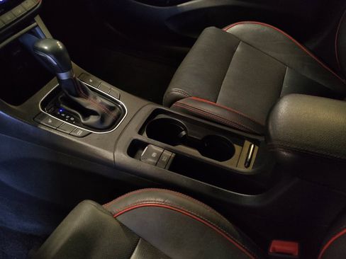 Used 2018 Hyundai Elantra GT Sport FWD image 26