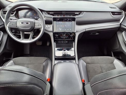 Used 2023 Jeep Grand Cherokee L Laredo image 13