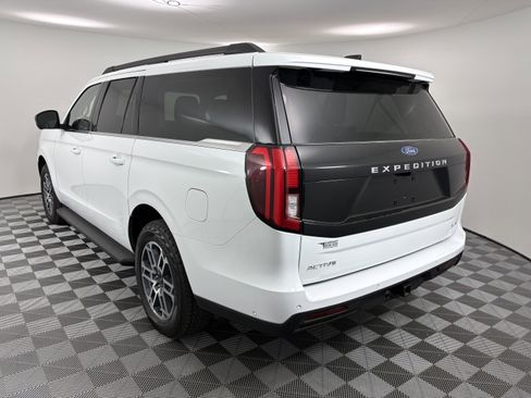 Used 2025 Ford Expedition Max Active AWD/4WD image 3