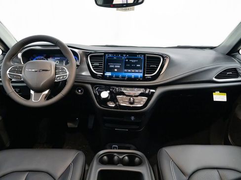 New 2026 Chrysler Pacifica Select image 10