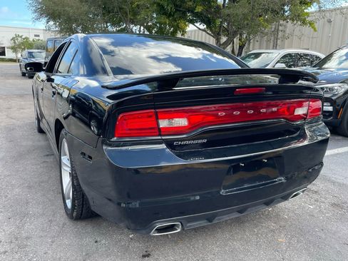 Used 2013 Dodge Charger SE image 9