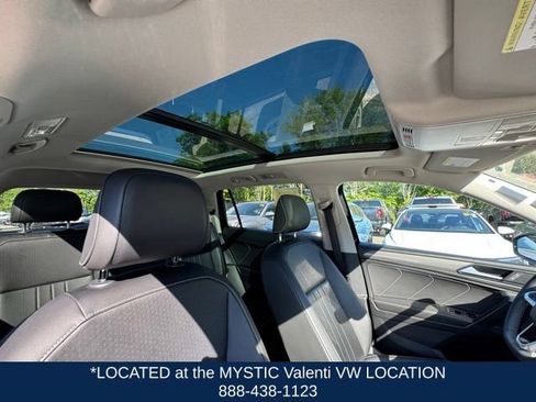 Certified 2022 Volkswagen Tiguan SE w/ Panoramic Sunroof Package AWD/4WD image 28