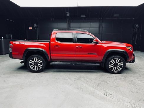 Used 2020 Toyota Tacoma TRD Off-Road AWD/4WD image 8