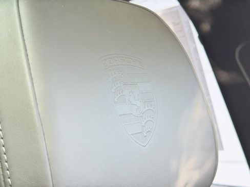 Certified 2025 Porsche Macan AWD/4WD image 28