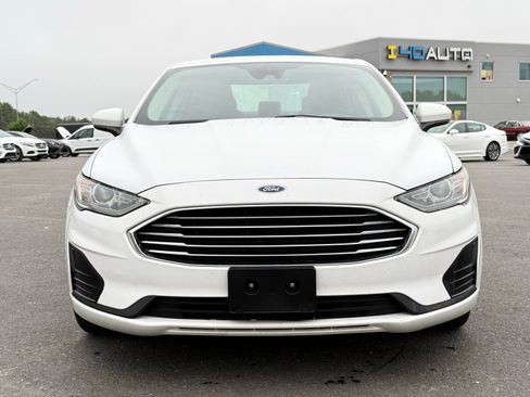 Used 2019 Ford Fusion SE FWD image 2