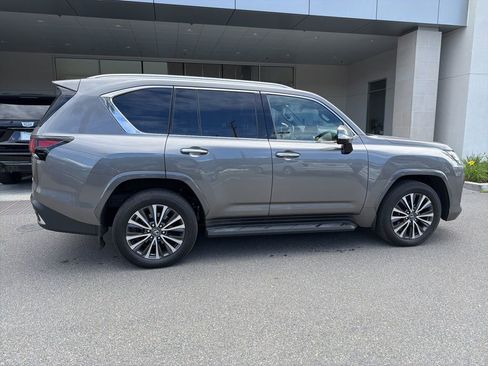 Used 2024 Lexus LX 600 4WD w/ Premium Package image 9