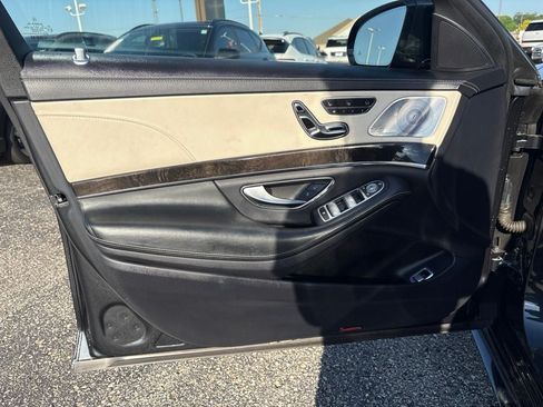 Used 2018 Mercedes-Benz S 560 Sedan image 24