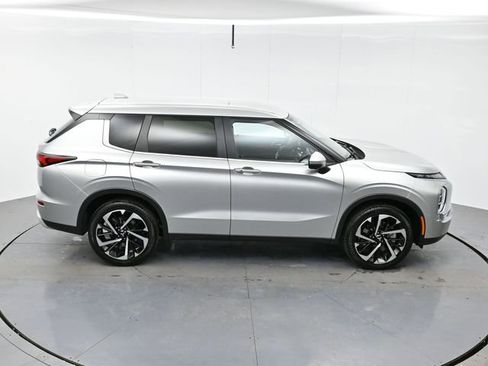 Used 2024 Mitsubishi Outlander SE image 39