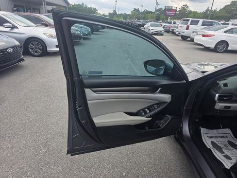 Used 2019 Honda Accord LX image 6