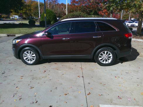 Used 2016 Kia Sorento LX image 8