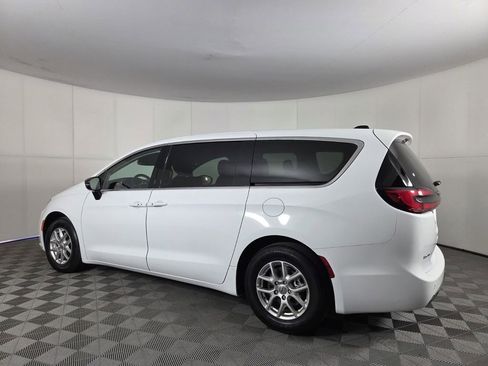 Certified 2024 Chrysler Pacifica Touring-L image 5