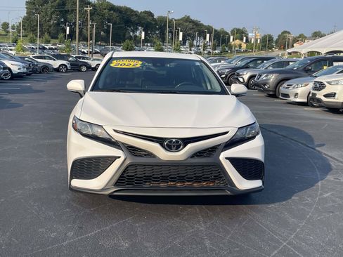 Used 2022 Toyota Camry SE FWD image 2
