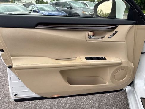 Used 2013 Lexus ES 350 w/ Luxury Pkg FWD image 9