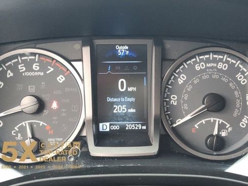 Used 2022 Toyota Tacoma TRD Off-Road image 31