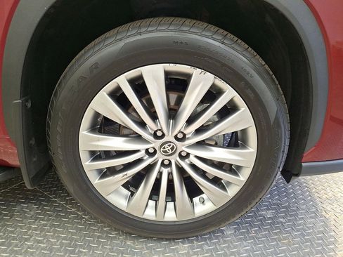 Used 2023 Toyota Highlander Platinum AWD/4WD image 27