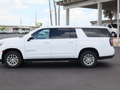 Used 2024 Chevrolet Suburban LT RWD image 6