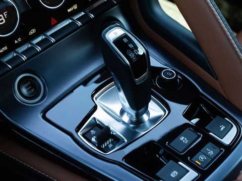 Used 2020 Jaguar F-TYPE Convertible image 4