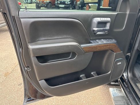 Used 2019 GMC Sierra 2500 Denali w/ Duramax Plus Package AWD/4WD image 10
