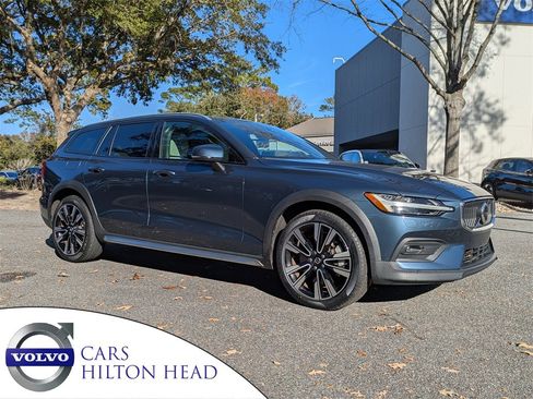 Certified 2023 Volvo V60 B5 Cross Country Ultimate w/ Climate Package image 1