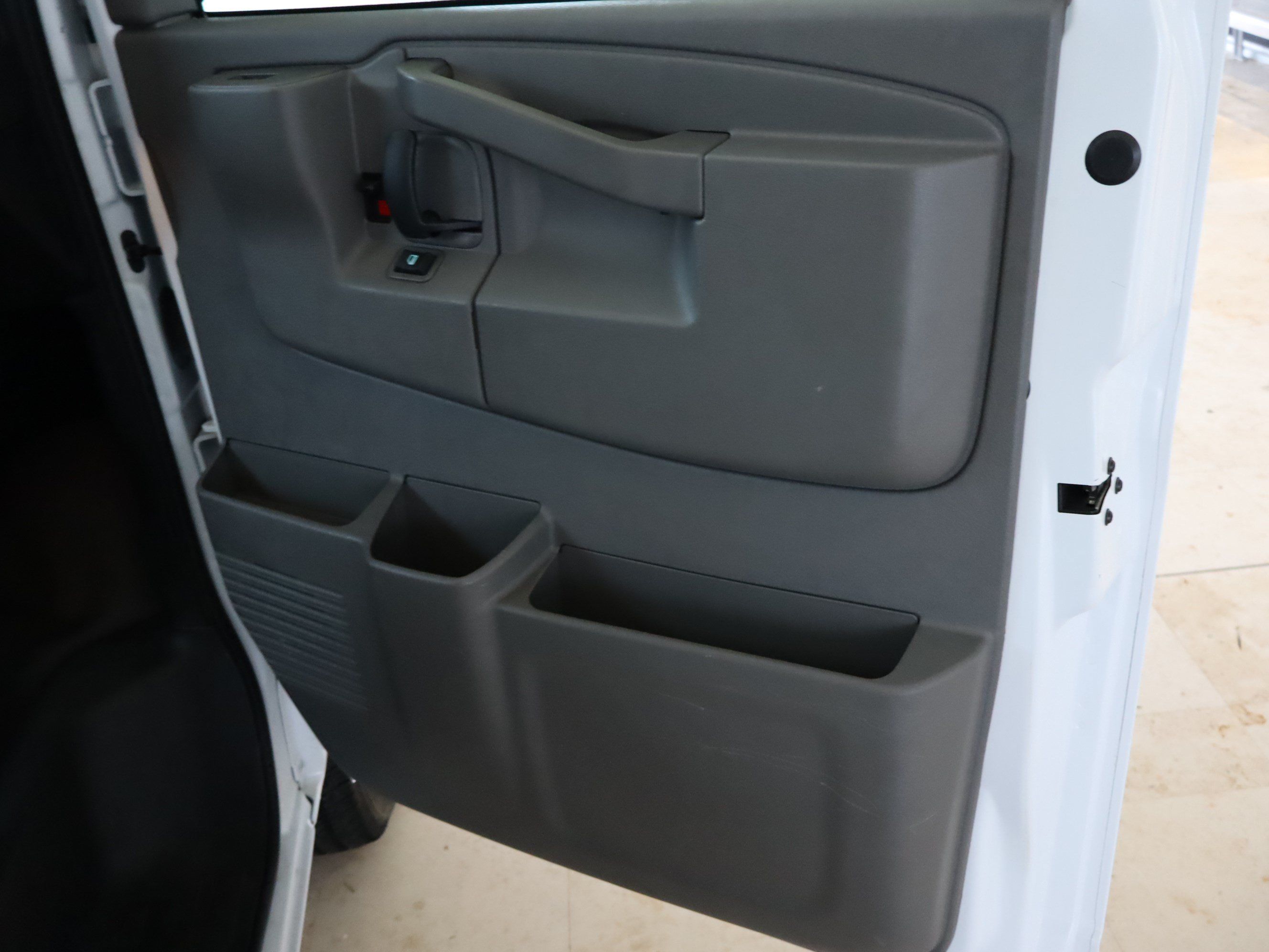 Used 2025 Chevrolet Express 2500 w/ Driver Convenience Package RWD image 29