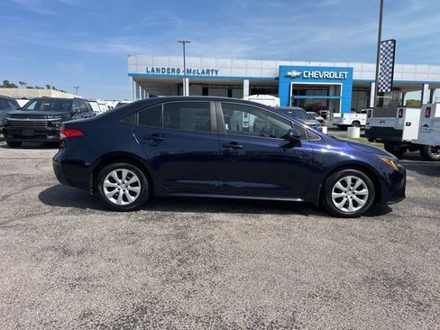 Used 2025 Toyota Corolla LE FWD image 2