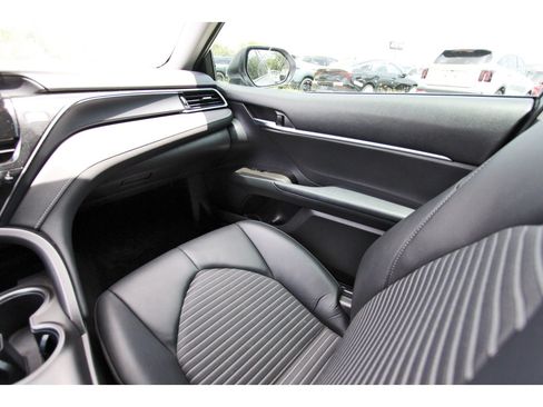 Used 2022 Toyota Camry SE w/ Convenience Package FWD image 11