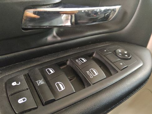 Used 2019 Dodge Grand Caravan SE FWD image 27