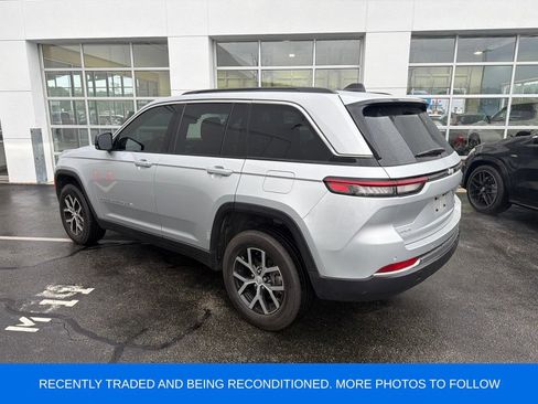 Used 2025 Jeep Grand Cherokee Limited AWD/4WD image 4
