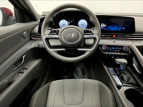 Used 2025 Hyundai Elantra SEL FWD image 6