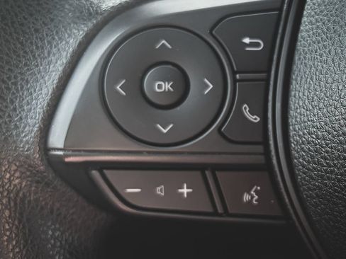 Used 2020 Toyota Corolla LE FWD image 7