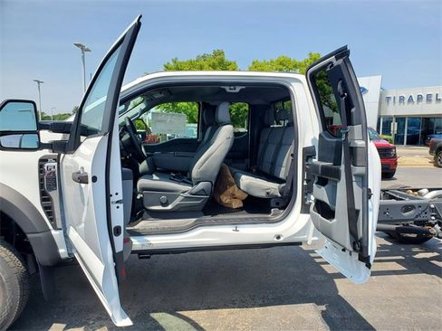 New 2025 Ford F450 XL w/ XL Chrome Package image 9