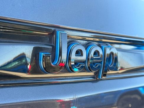 Certified 2022 Jeep Grand Cherokee Trailhawk w/ Luxury Tech Group III AWD/4WD image 7