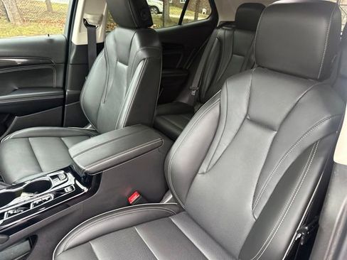 Used 2023 Buick Envision Essence image 34