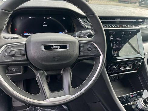 New 2025 Jeep Grand Cherokee Altitude AWD/4WD image 22