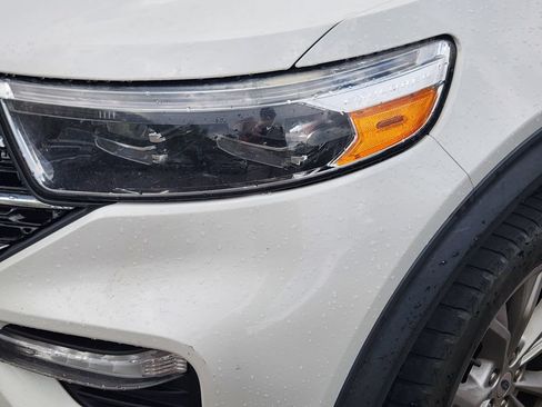 Used 2020 Ford Explorer XLT w/ Equipment Group 202A AWD/4WD image 12