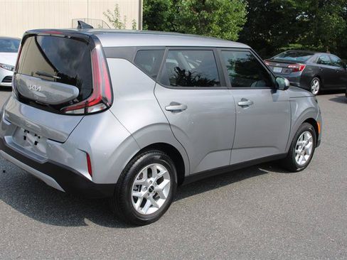 Used 2025 Kia Soul LX w/ LX Technology Package FWD image 7