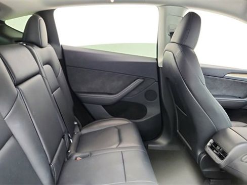Used 2025 Tesla Model Y Long Range image 23
