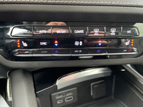 Used 2023 Buick Envision Essence w/ Technology Package I image 33