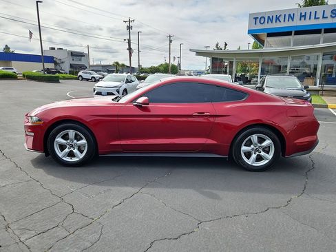 Used 2018 Ford Mustang Coupe RWD image 3