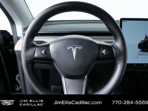 Used 2022 Tesla Model Y Long Range image 30